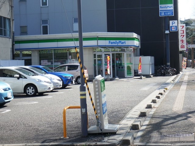 コンビニ　ファミリーマート新潟医学町通店（コンビニ）まで159m