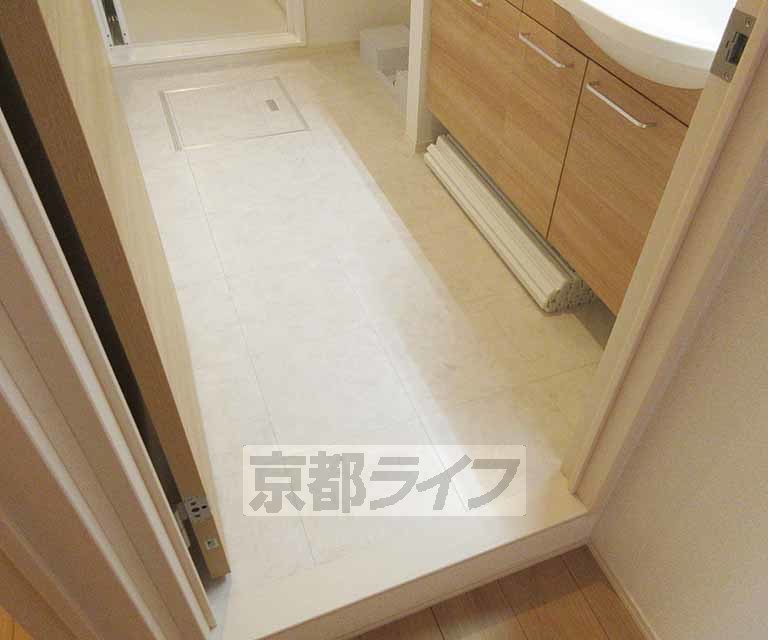 洗面設備　脱衣スペースもバッチリです・