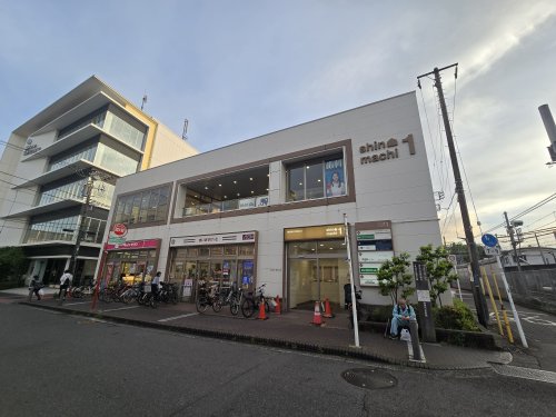 スーパー　まいばすけっと 神奈川新町駅前店（スーパー）まで819m