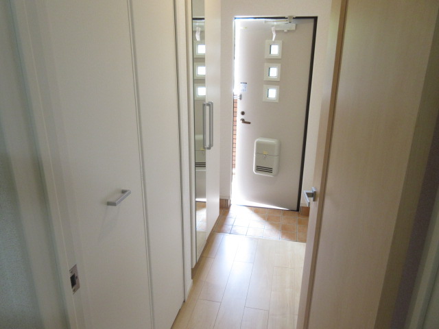 玄関　玄関に収納があると、とっても便利です。