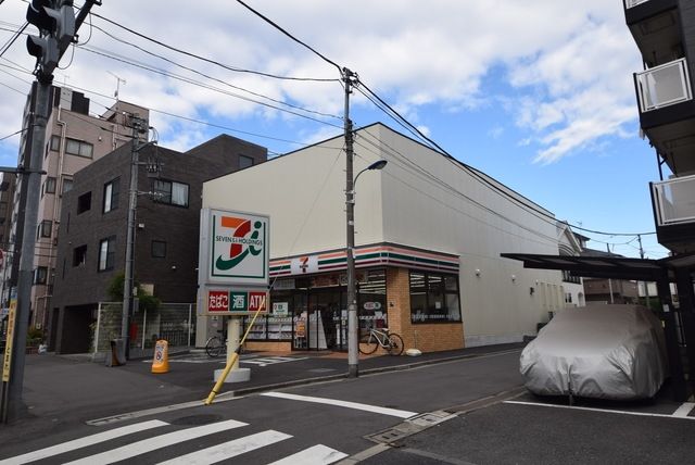 コンビニ　セブンイレブン北区岩淵北本通り店（コンビニ）まで587m