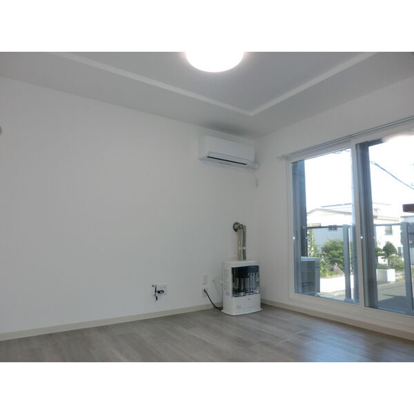 居室・リビング　開放的な空間です♪