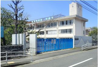 小学校　福岡市立 飯倉中央小学校（小学校）まで893m