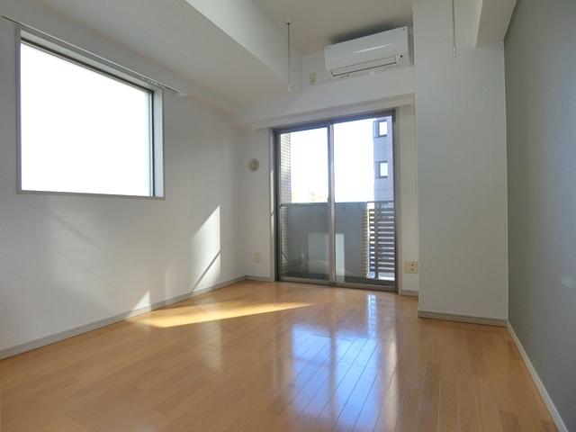 居室・リビング　★角部屋・２面採光です★