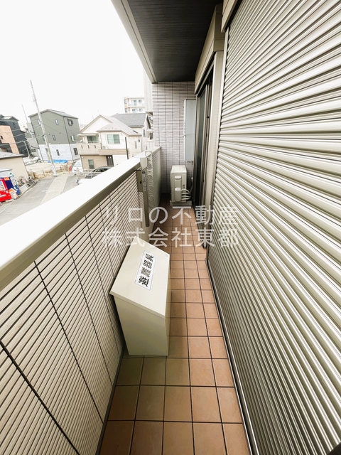 バルコニー　バルコニーがあるので洗濯物を太陽の下で干すことができます♪