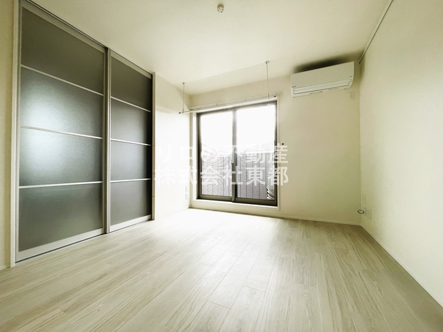 居室・リビング　採光と通風に優れた、開放感溢れるリビング♪