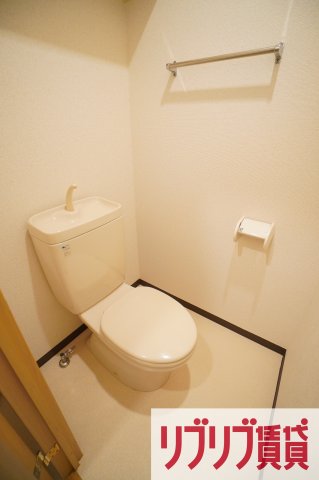 ＪＲ京葉線 千葉みなと駅 徒歩13分 7階建 築40年のトイレ写真