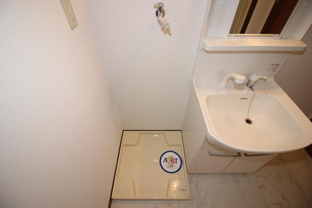 その他設備　洗濯機置場（リノベーション前の写真）