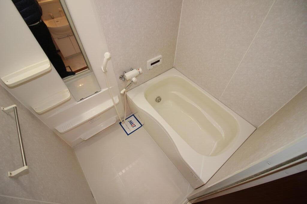 バス・シャワールーム　浴室（リノベーション前の写真）