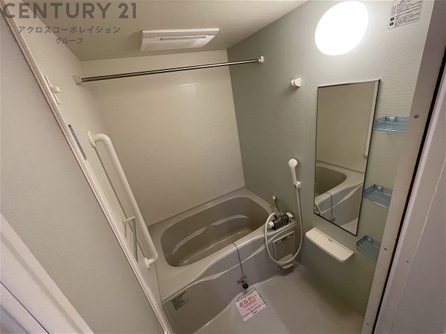 バス・シャワールーム　便利な浴室乾燥機付き♪