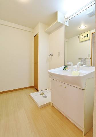 洗面設備　朝の支度はこちらでどうぞ。