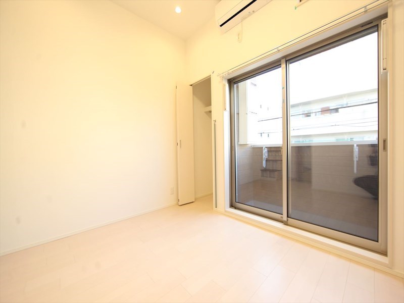 バルコニー　洋室6帖　ロフト5.7帖（収納にも寝室にも使えます）