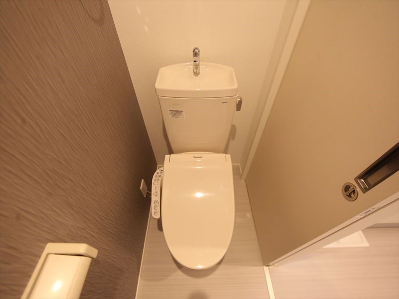 トイレ　温水洗浄暖房便座付トイレ