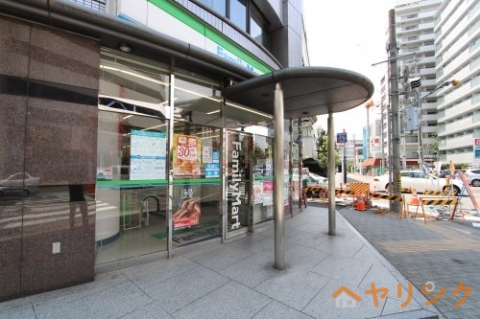 コンビニ　ファミリーマート牛島町店（コンビニ）まで129m