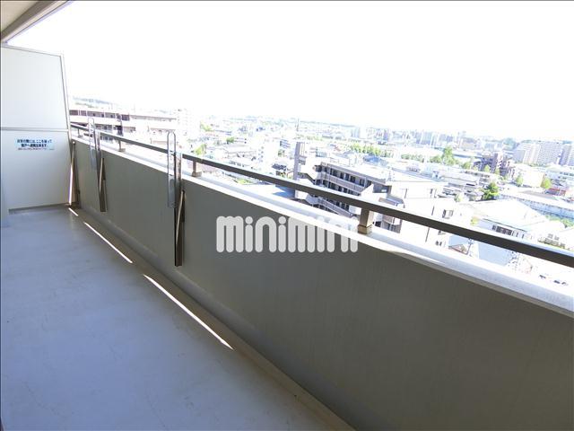 バルコニー　９階のお部屋で街並みが臨めます。