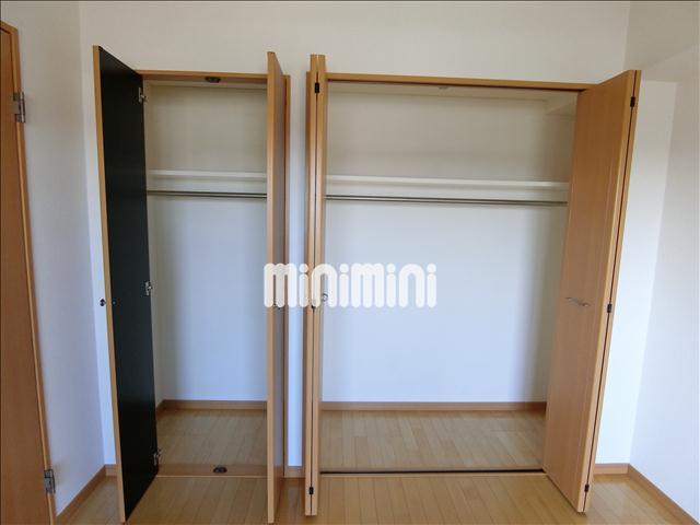 収納　各洋室にクローゼット付きです。