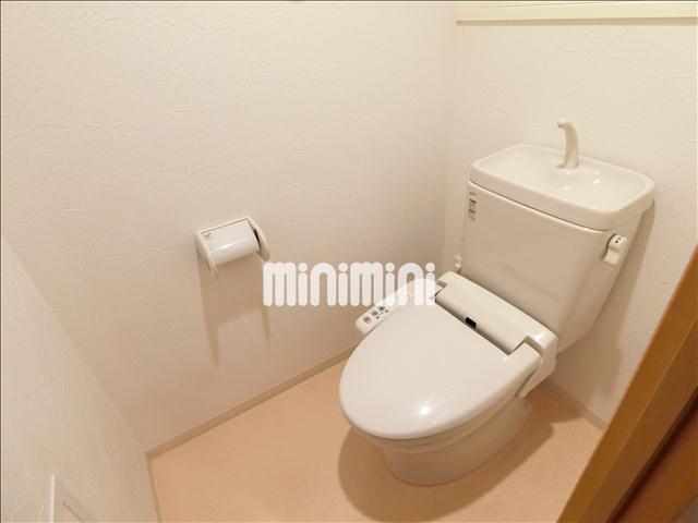 トイレ　温水洗浄便座付きのトイレです。