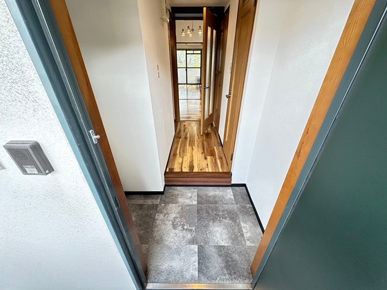 玄関　※別部屋の写真です