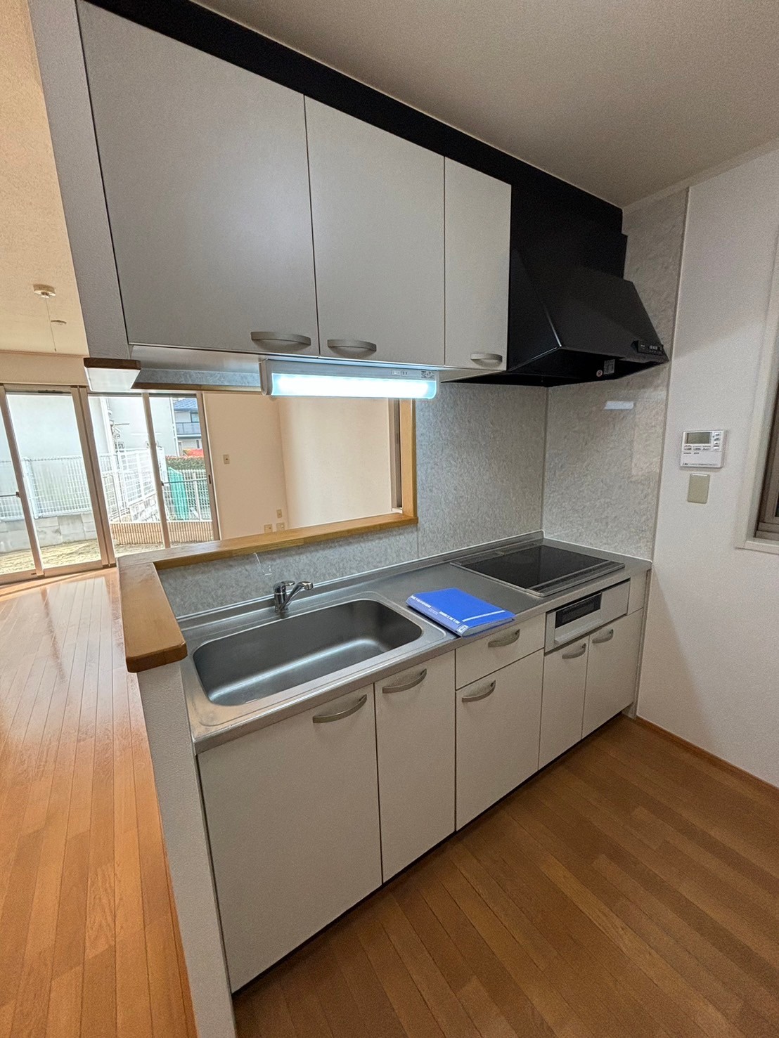 キッチン　ＩＨ3口コンロ