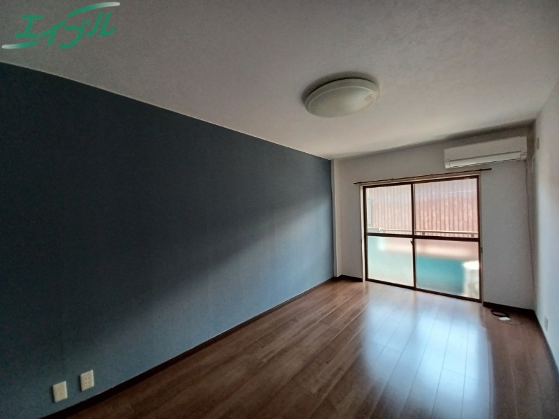 居室・リビング　同物件別室写真