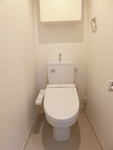 トイレ　温水洗浄便座付き