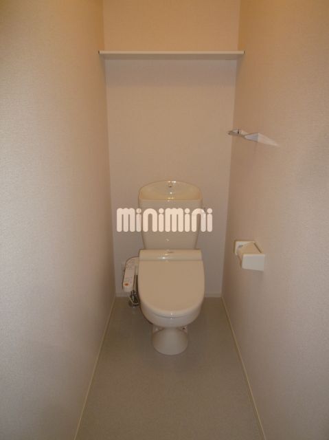 トイレ　温水洗浄便座付きのお手洗いです。