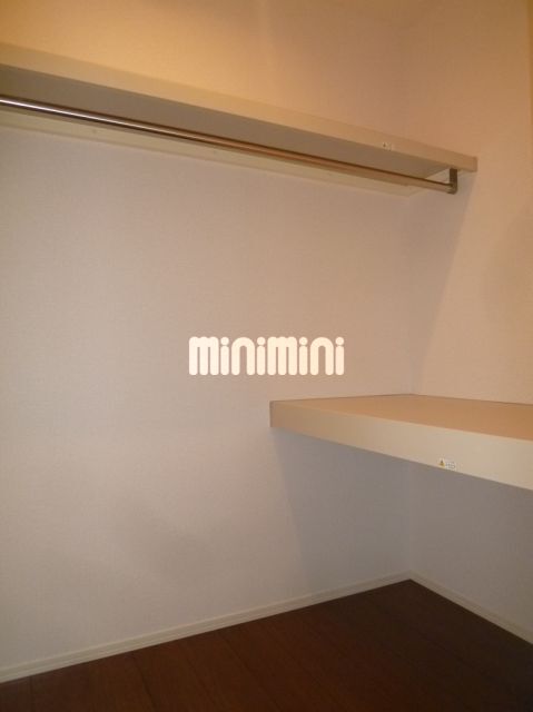 収納　嬉しいウォークインクローゼット付きです。