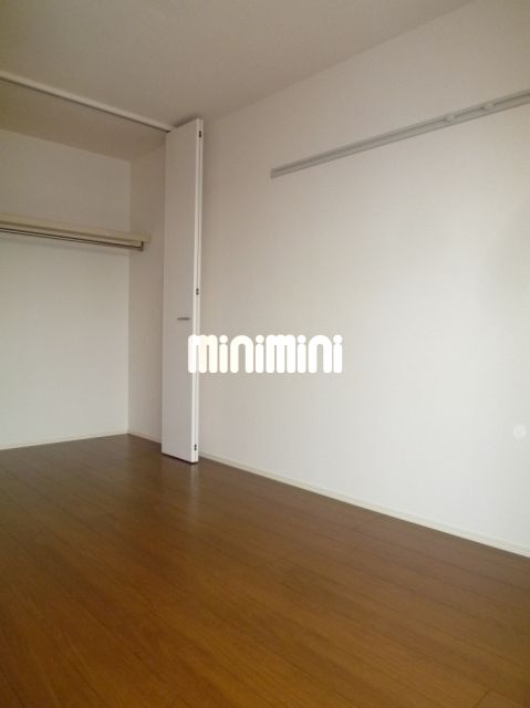 居室・リビング　広々とした室内ですね。