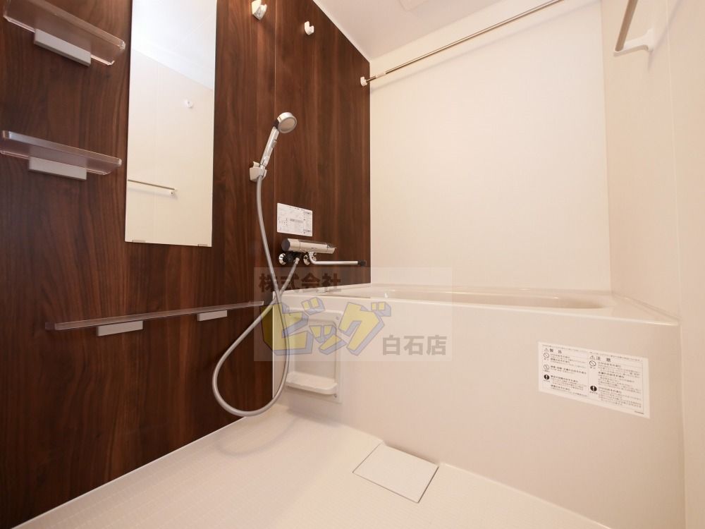 バス・シャワールーム　広々タイプのお風呂です♪