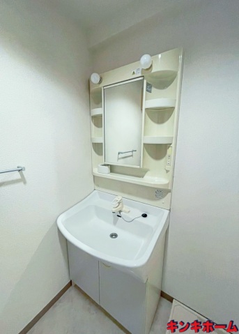 洗面設備　写真は別のお部屋です。