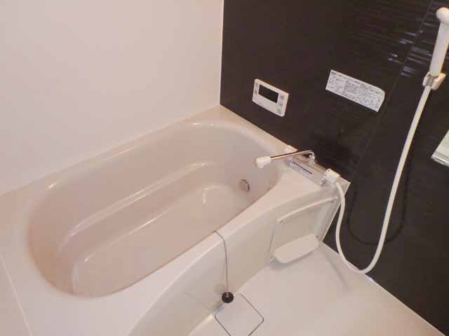 バス・シャワールーム　浴室乾燥付きで雨の日でも洗濯物が干せます☆（イメージ）