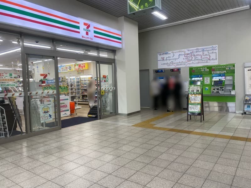 コンビニ　セブンイレブン ハートインJR吹田駅東改札口店（コンビニ）まで376m