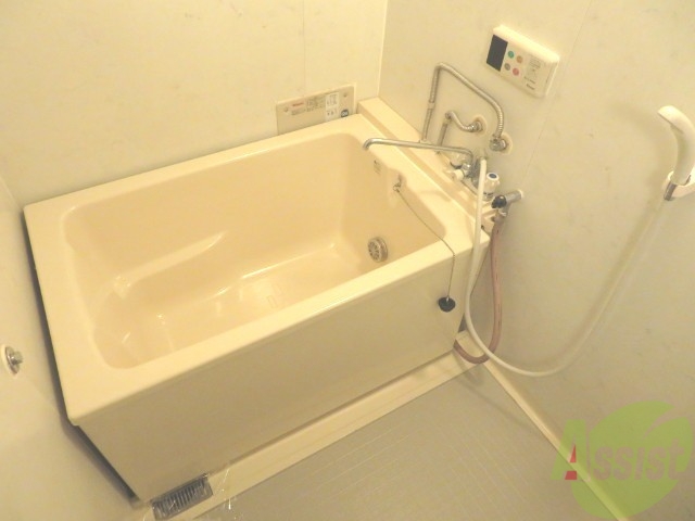 バス・シャワールーム　追い炊き機能付きでいつでも湯船に浸かれます。心もリラックス。