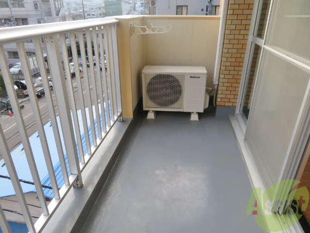 バルコニー　バルコニー付きで、お広めなので快適にご利用できますよ。