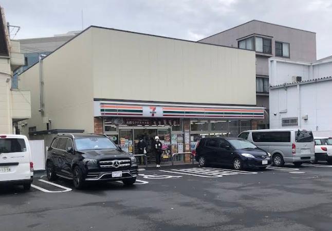 コンビニ　セブンイレブン（コンビニ）まで130m