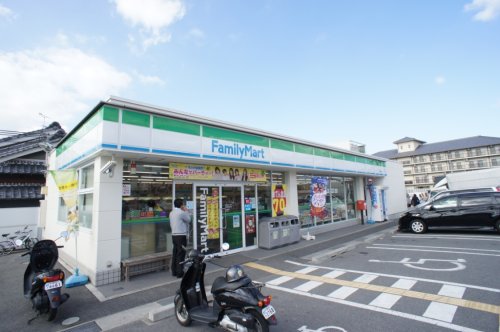 コンビニ　ファミリーマート　天理勾田町店（コンビニ）まで430m