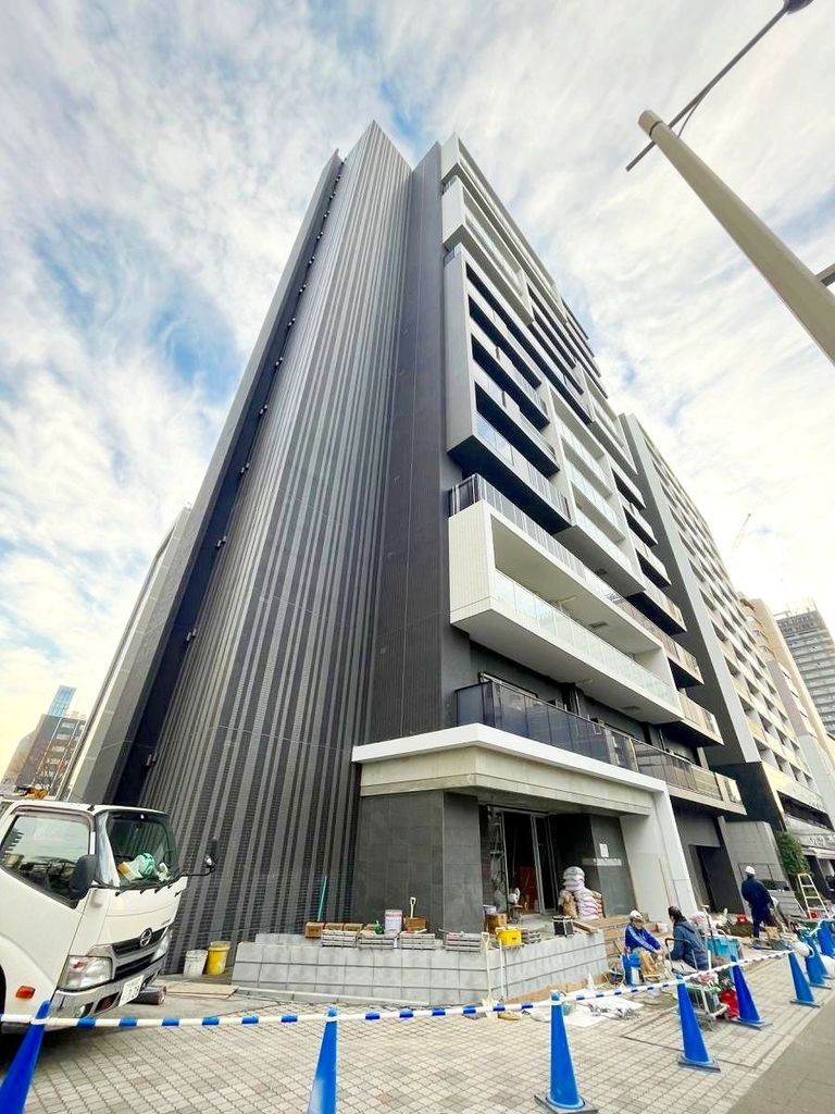 建物外観　防犯カメラもあります