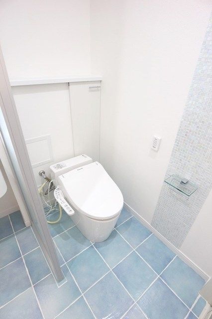 トイレ　★トイレの床のタイルもオシャレです★