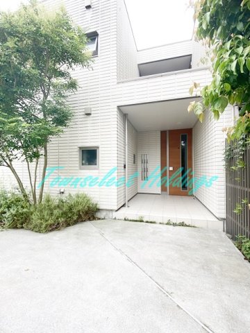 エントランス　清潔感のあるエントランスです♪