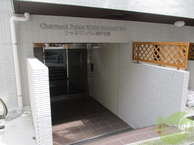 エントランス　エントランスは地下になります。