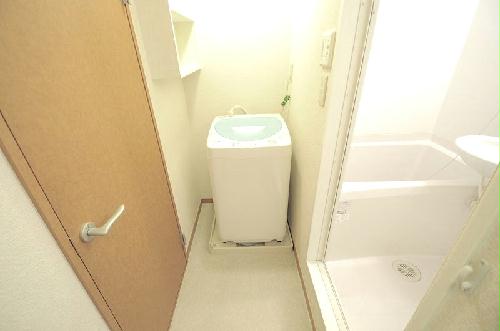 洗面設備　設備や仕様は号室ごとに異なります。