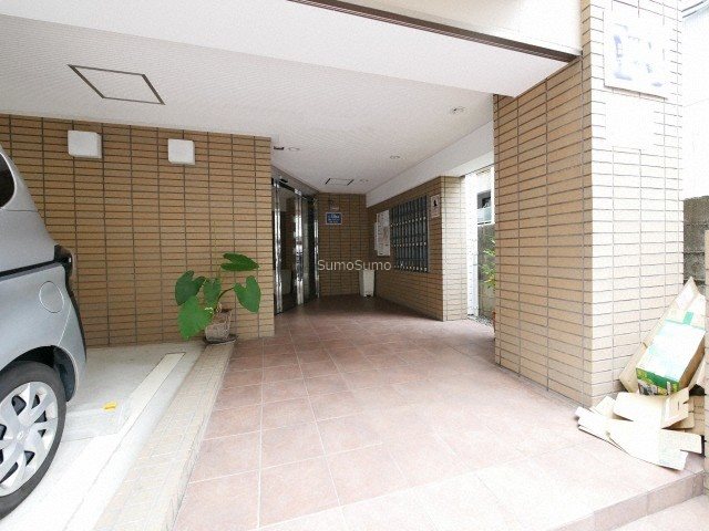 エントランス　清潔なエントランスです