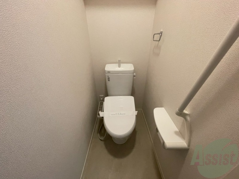 トイレ　温水洗浄便座付きのトイレは、使用しやすくうれしいですね。