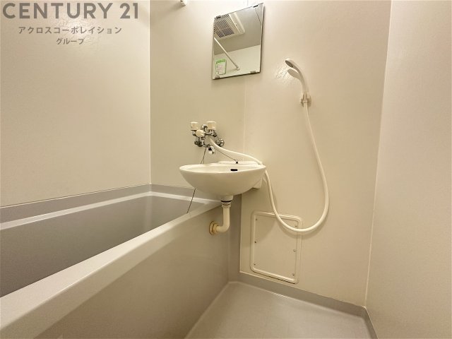 バス・シャワールーム　シンプルで機能的なユニットバス！