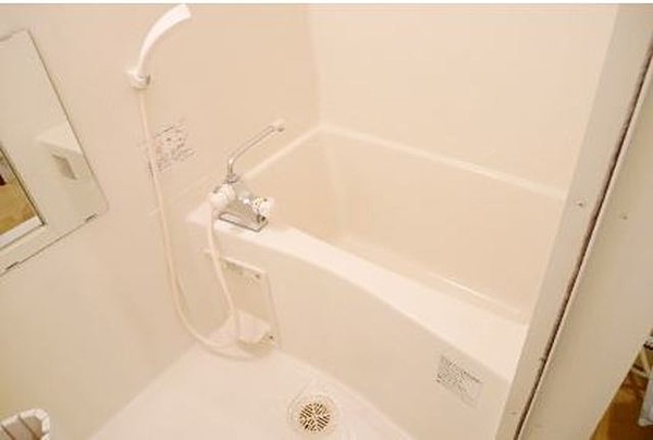 バス・シャワールーム　※別部屋参考画像