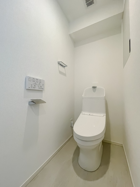 トイレ　※写真は同タイプ住戸です。