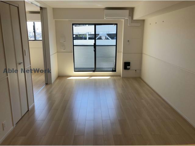 居室・リビング　同型モデル　※写真は302号室