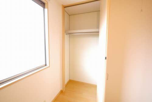 その他　洋室収納２