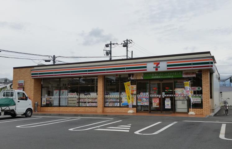 コンビニ　セブンイレブン（コンビニ）まで800m
