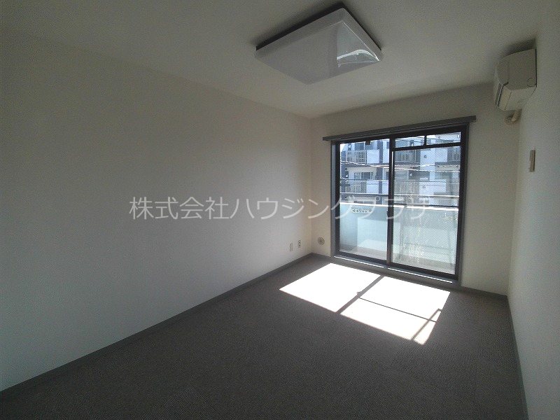 居室・リビング　室内